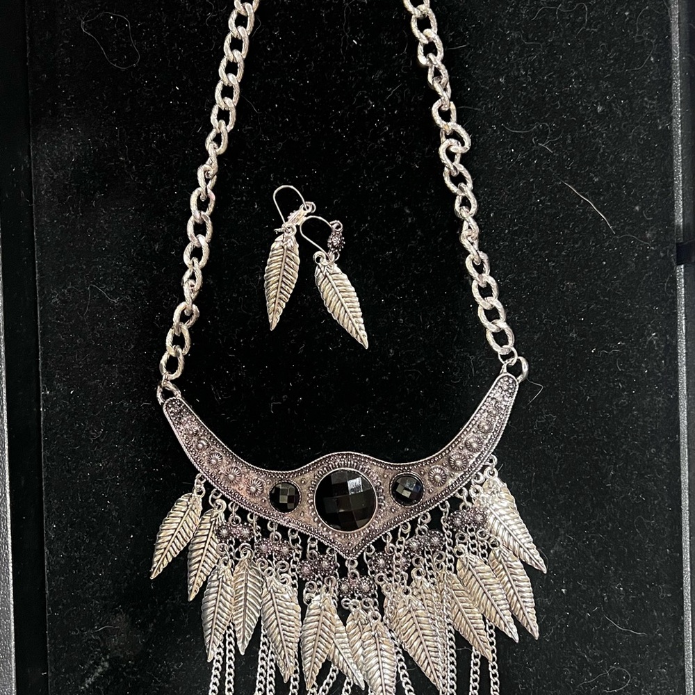 Silver Tone Leaf Pendant Necklace and Earring Set